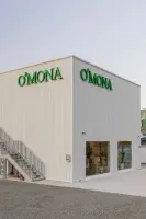 2층 규모의 모던 인더스트리얼 카페 O'MONA